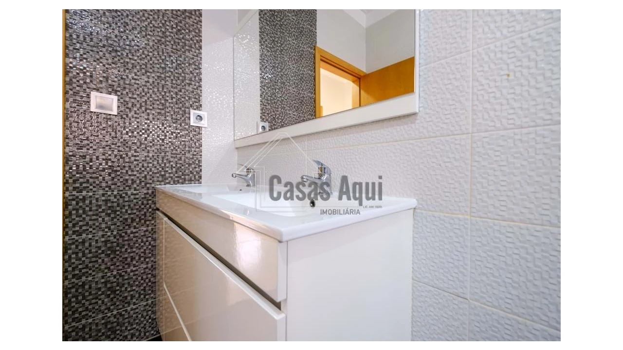 Moradia T3 para Venda em Vilar e Mosteiró Foto 19