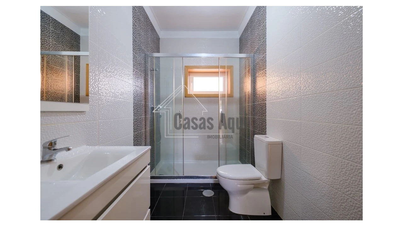 Moradia T3 para Venda em Vilar e Mosteiró Foto 21