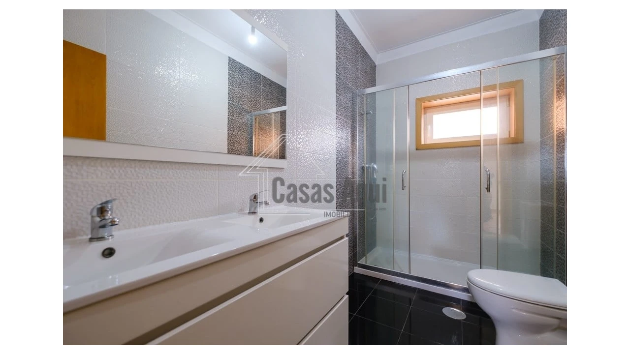 Moradia T3 para Venda em Vilar e Mosteiró Foto 17