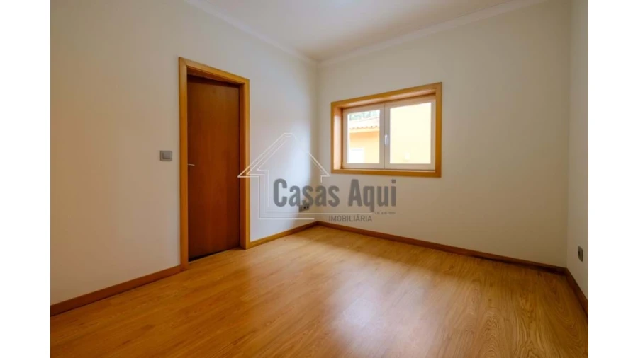 Moradia T3 para Venda em Vilar e Mosteiró Foto 13