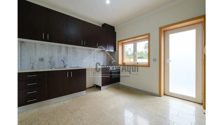 Moradia T3 para Venda em Vilar e Mosteiró Foto 10