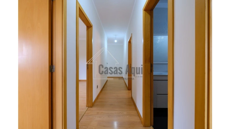 Moradia T3 para Venda em Vilar e Mosteiró Foto 22