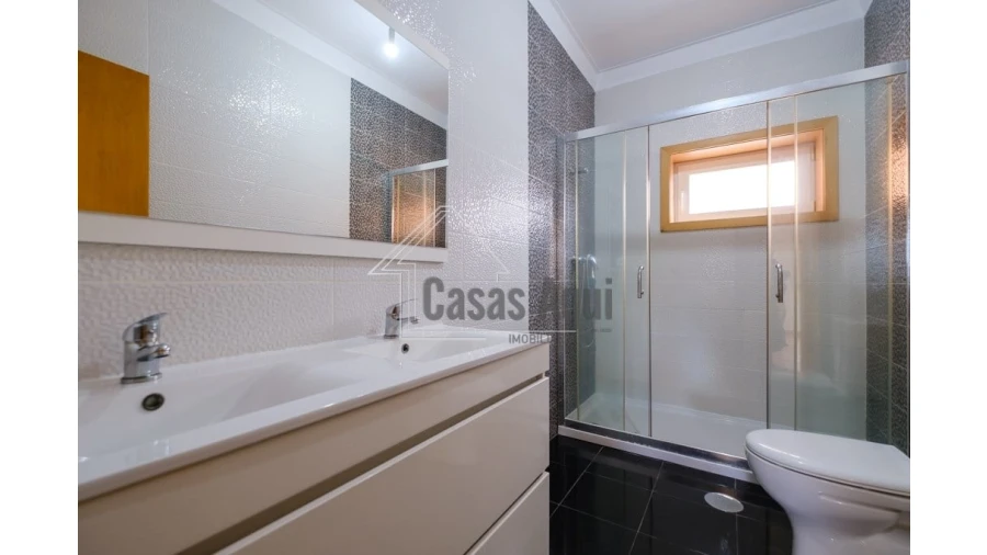 Moradia T3 para Venda em Vilar e Mosteiró Foto 17