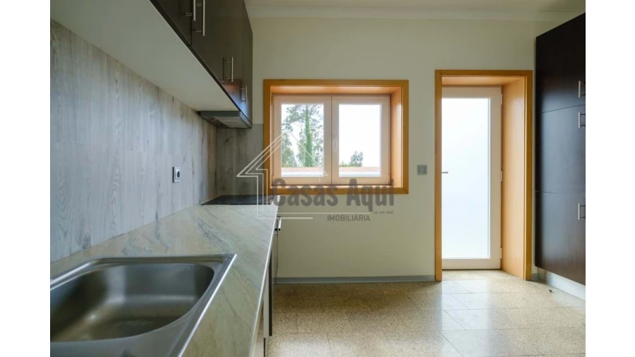 Moradia T3 para Venda em Vilar e Mosteiró Foto 11