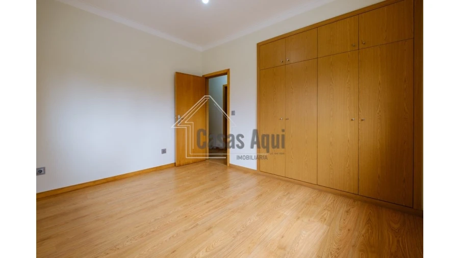 Moradia T3 para Venda em Vilar e Mosteiró Foto 3