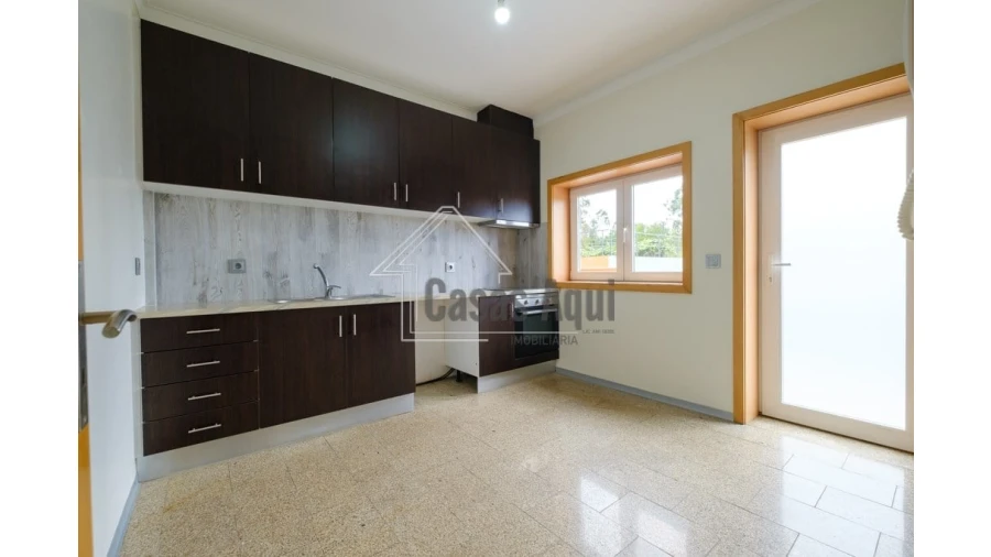 Moradia T3 para Venda em Vilar e Mosteiró Foto 9