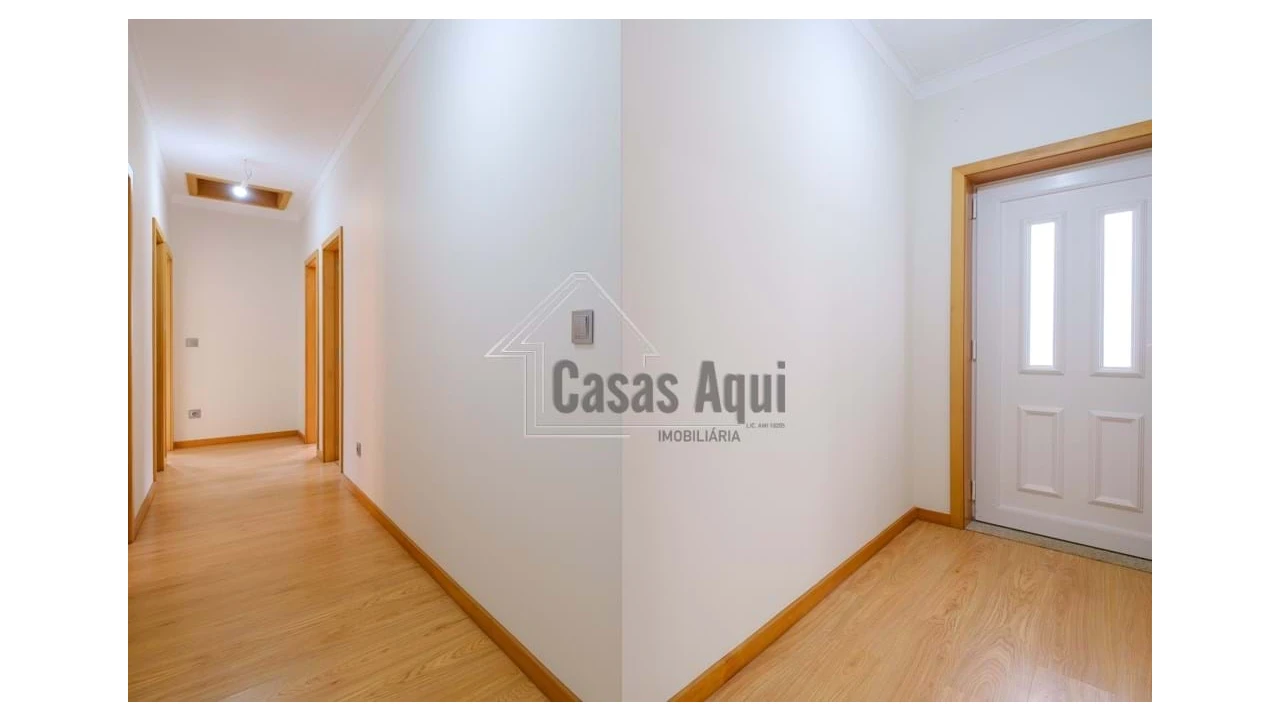 Moradia T3 para Venda em Vilar e Mosteiró Foto 2