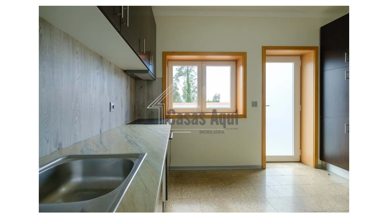 Moradia T3 para Venda em Vilar e Mosteiró Foto 11