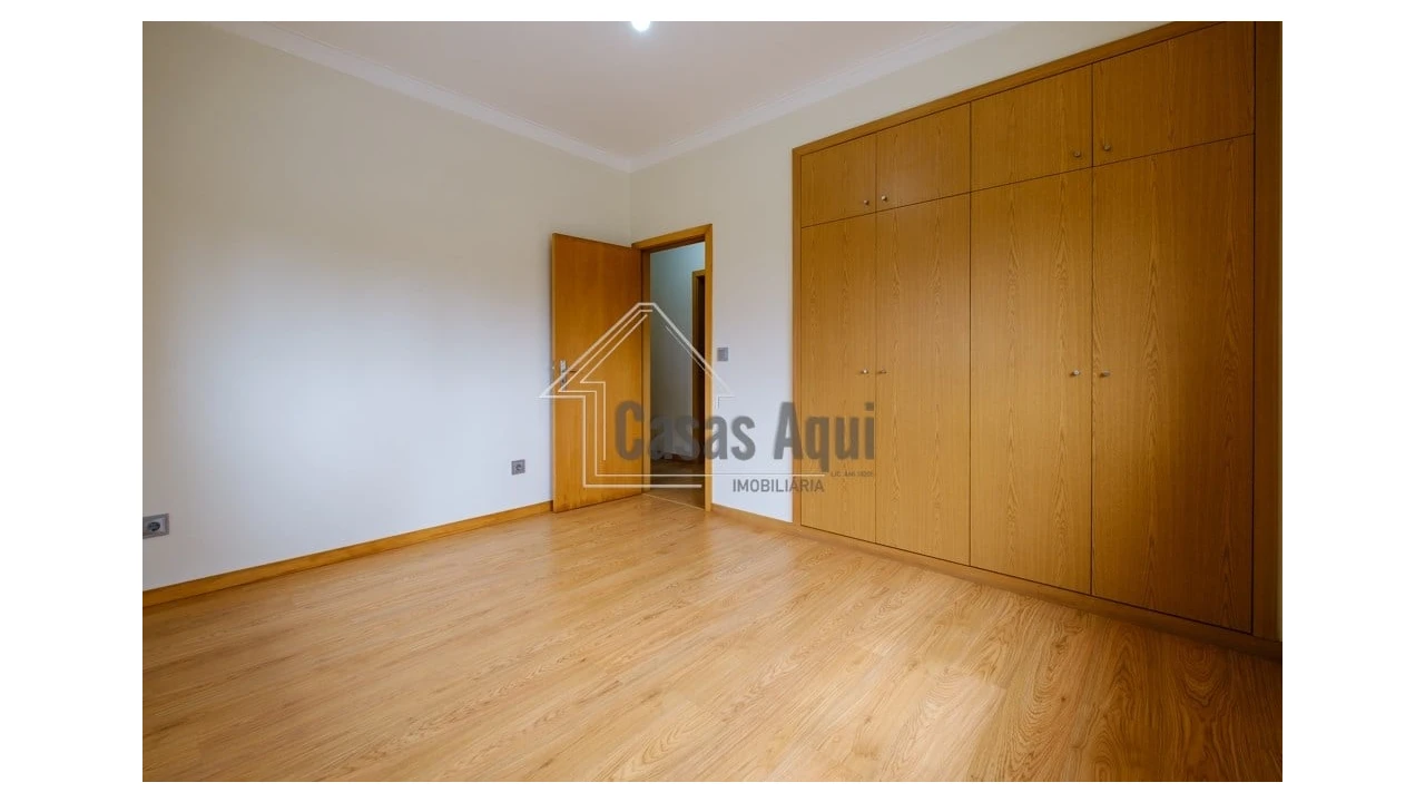 Moradia T3 para Venda em Vilar e Mosteiró Foto 3