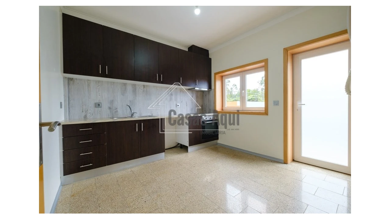 Moradia T3 para Venda em Vilar e Mosteiró Foto 9