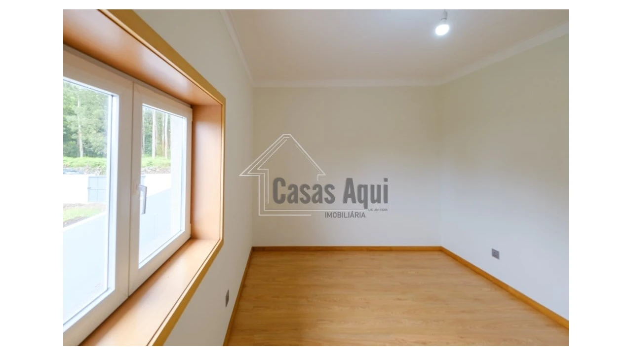 Moradia T3 para Venda em Vilar e Mosteiró Foto 6