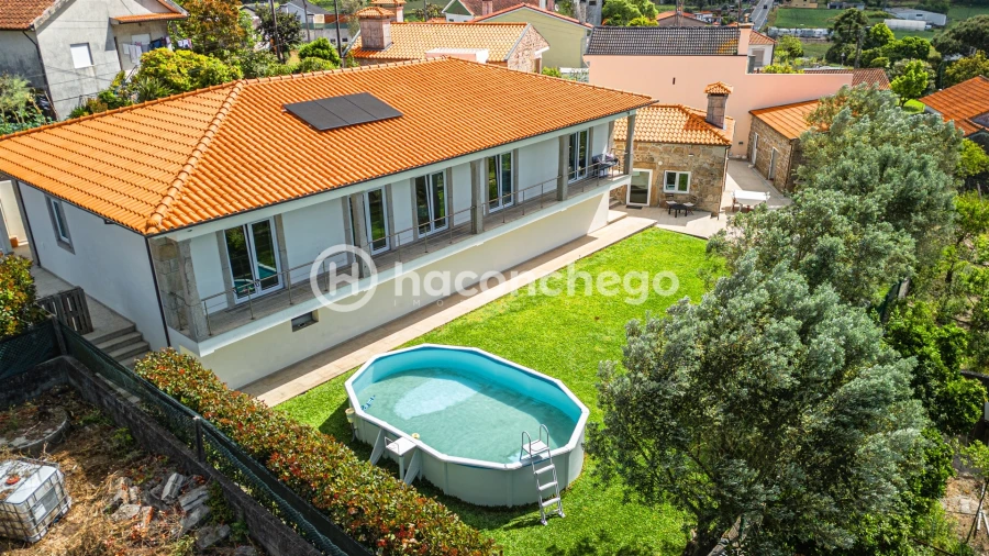 Moradia T4 para Venda em Creixomil e Mariz