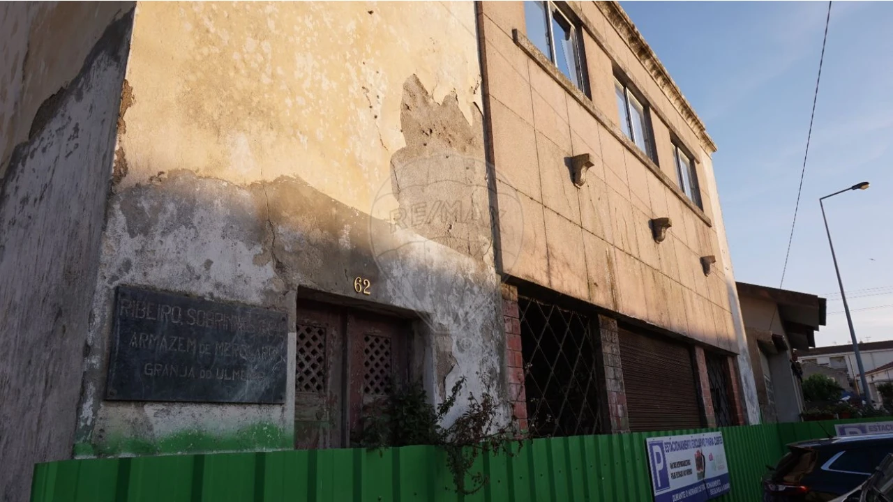 Moradia T5 para Venda em Granja do Ulmeiro Foto 1