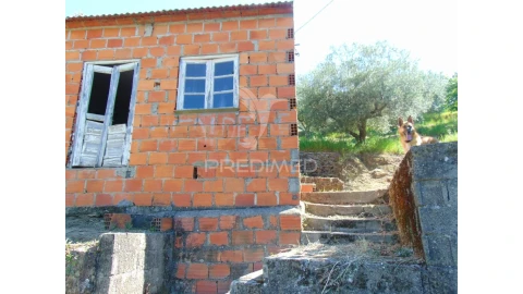 Moradia T4 para Venda em Abaças