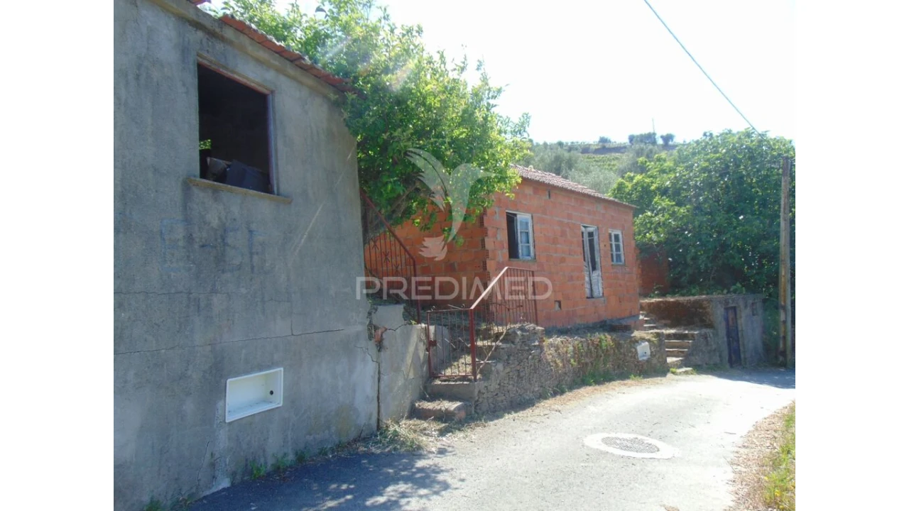 Moradia T4 para Venda em Abaças Foto 1