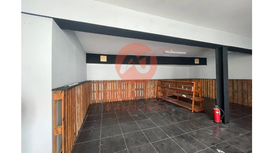 Loja para Arrendamento em Agualva