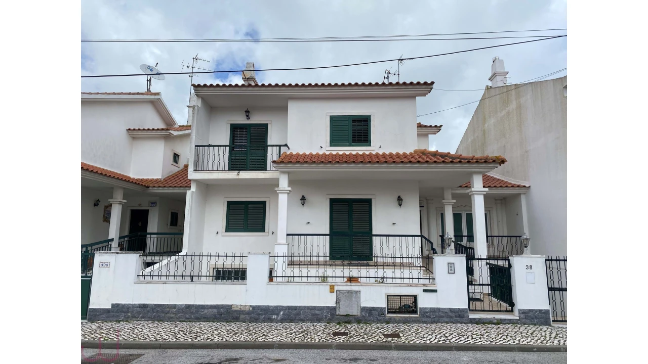 Moradia T5 para Venda em Porto Salvo Foto 1