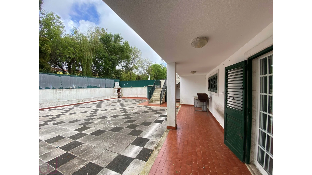 Moradia T5 para Venda em Porto Salvo Foto 53