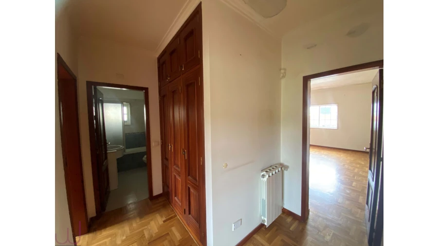 Moradia T5 para Venda em Porto Salvo Foto 26