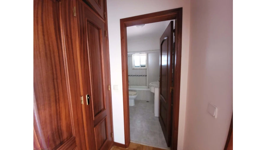 Moradia T5 para Venda em Porto Salvo Foto 30