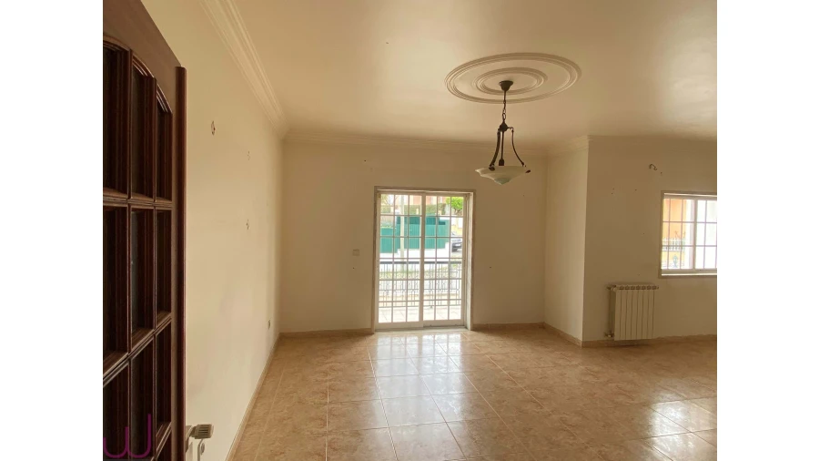 Moradia T5 para Venda em Porto Salvo Foto 3