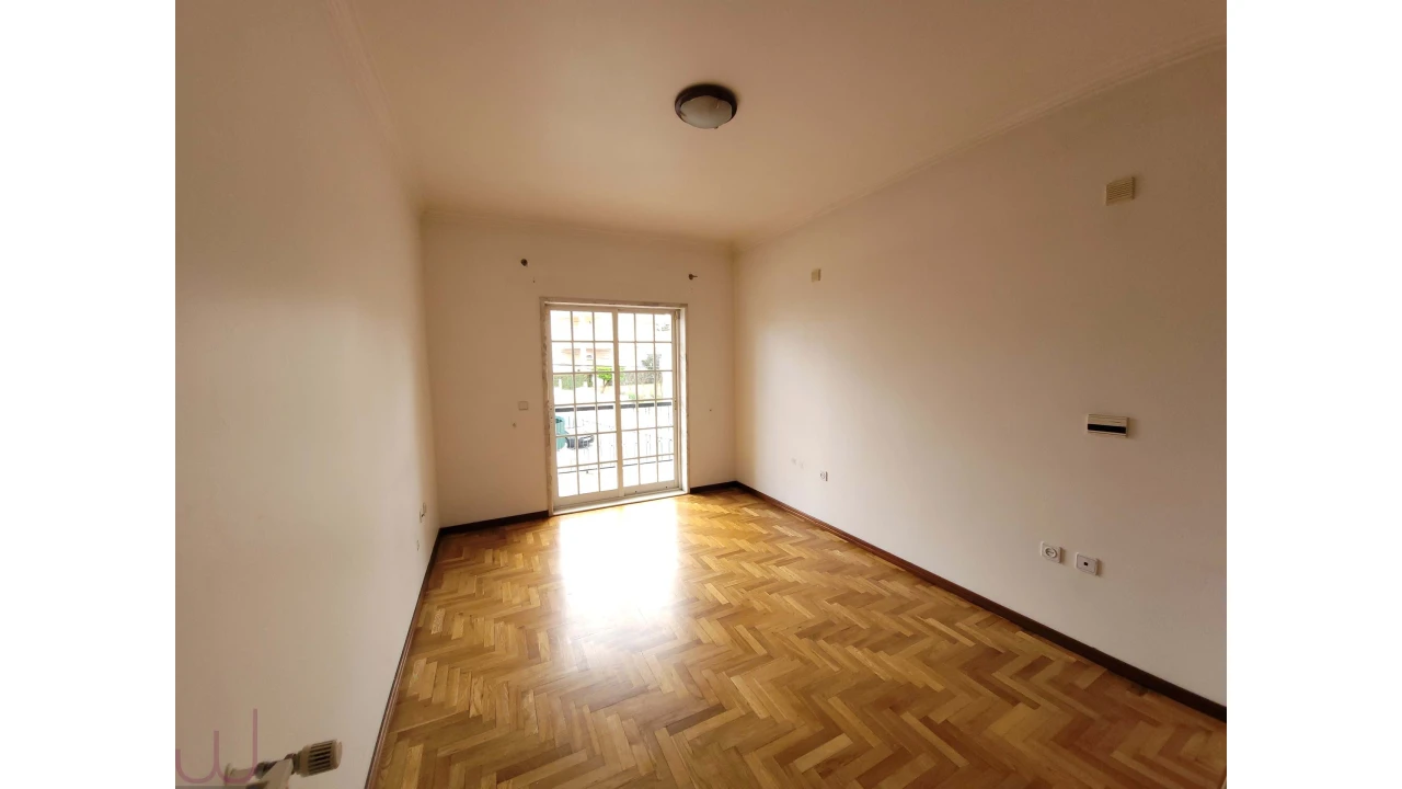 Moradia T5 para Venda em Porto Salvo Foto 22