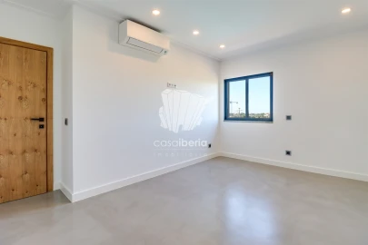 Moradia T7 para Venda em Quarteira