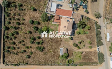 Moradia T4 para Venda em Santa Barbara de Nexe