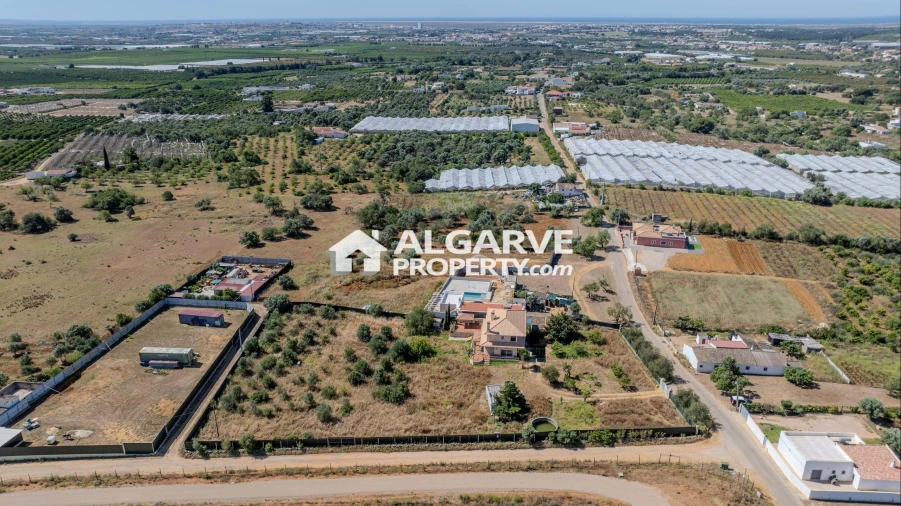 Moradia T4 para Venda em Santa Barbara de Nexe Foto 21