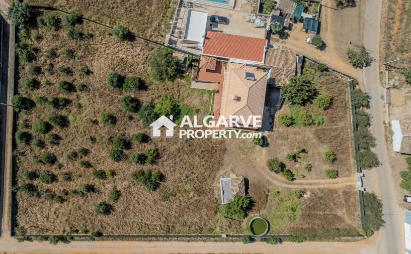 Moradia T4 para Venda em Santa Barbara de Nexe Foto 20