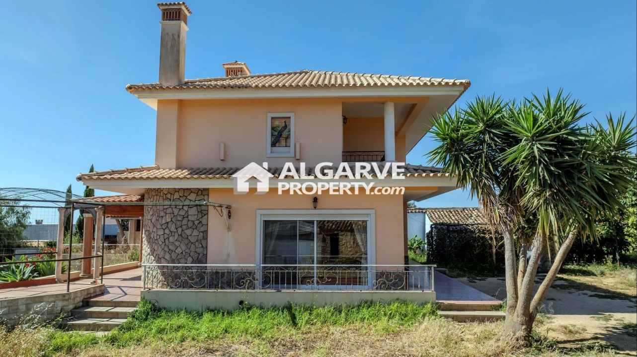 Moradia T4 para Venda em Santa Barbara de Nexe Foto 22