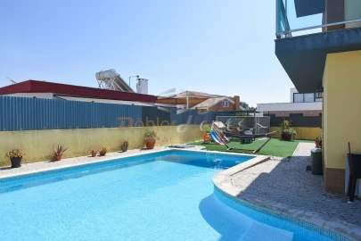 Moradia T4 para Venda em Azeitão (São Lourenço e São Simão)