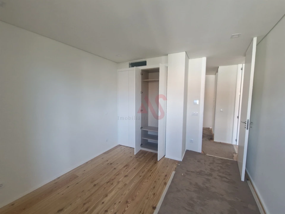 Apartamento T2 para Venda em Creixomil Foto 14