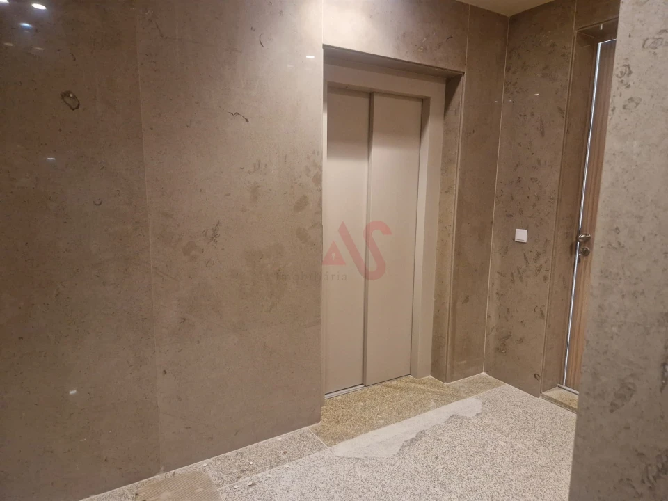 Apartamento T2 para Venda em Creixomil Foto 17