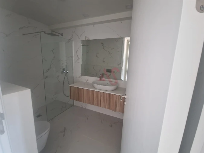 Apartamento T2 para Venda em Creixomil Foto 16