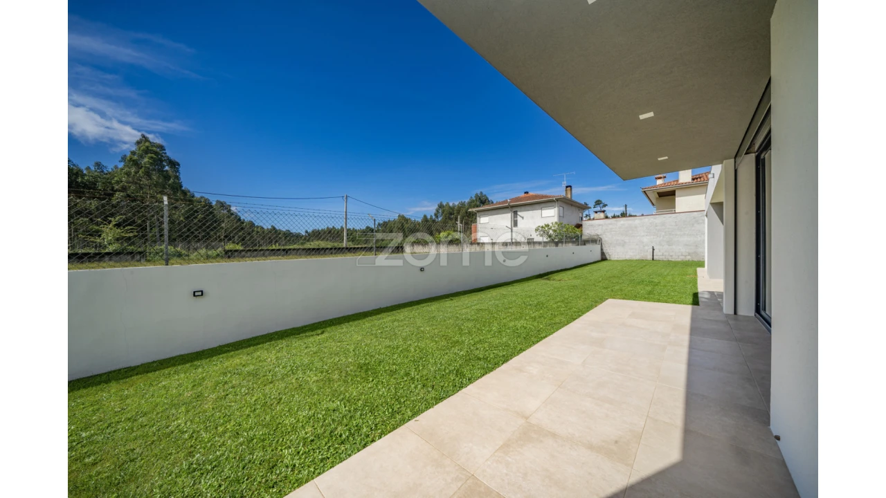 Moradia T3 para Venda em Chafe Foto 22