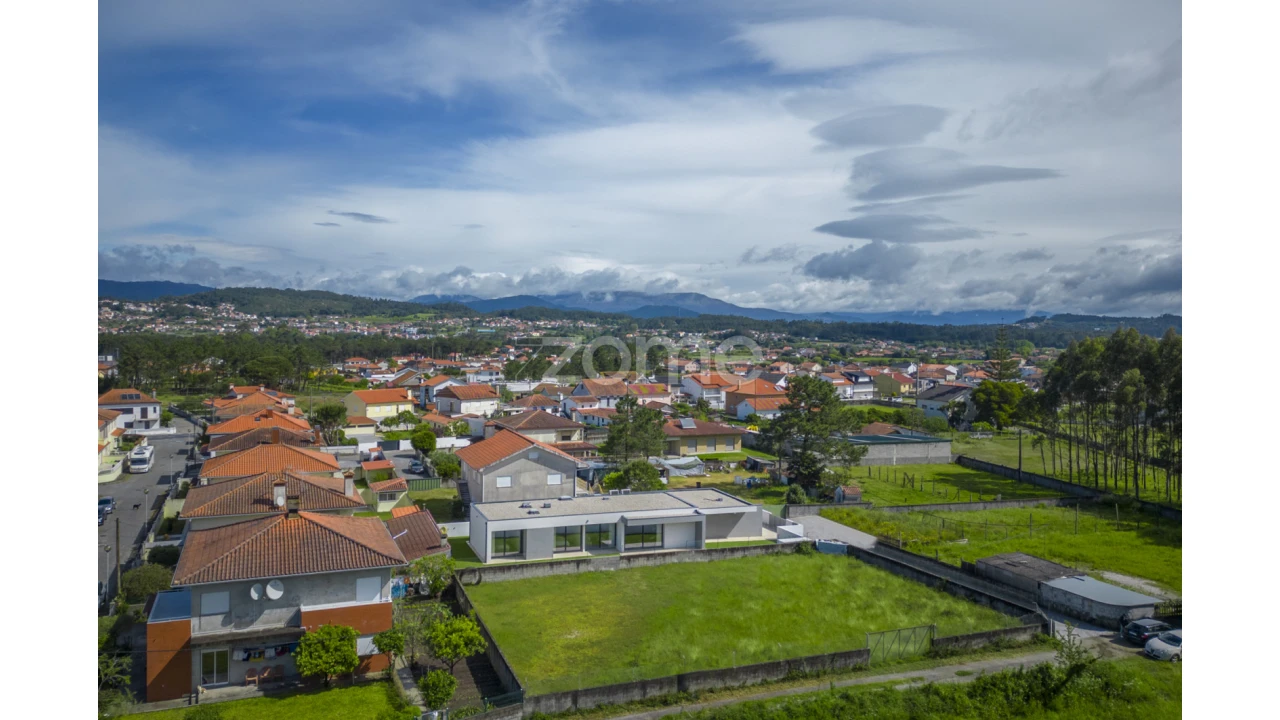 Moradia T3 para Venda em Chafe Foto 36