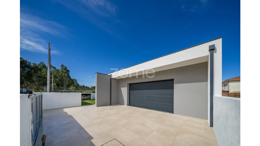Moradia T3 para Venda em Chafe Foto 35