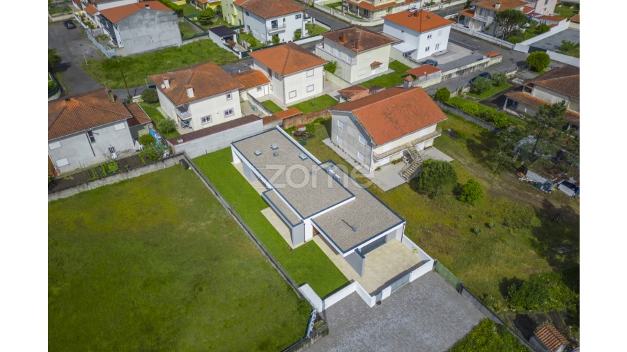 Moradia T3 para Venda em Chafe Foto 39