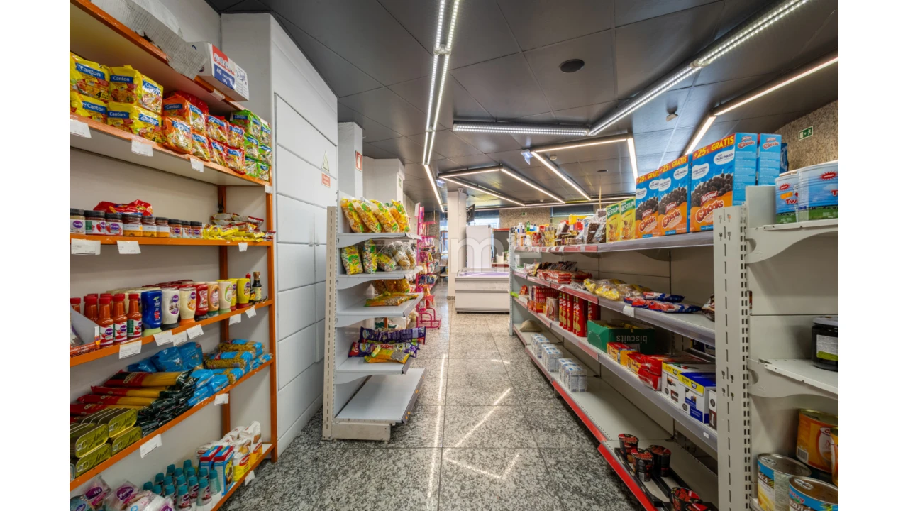 Negócio para Venda em Venteira Foto 1