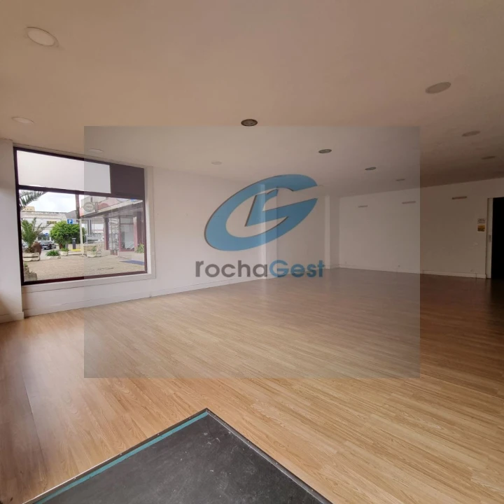 Loja para Arrendamento em Mafamude e Vilar do Paraíso Foto 3