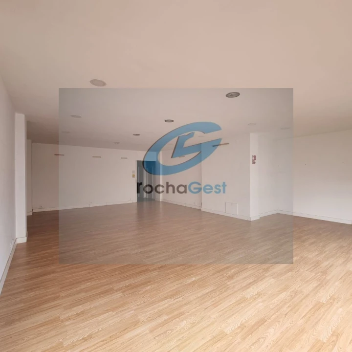 Loja para Arrendamento em Mafamude e Vilar do Paraíso Foto 4