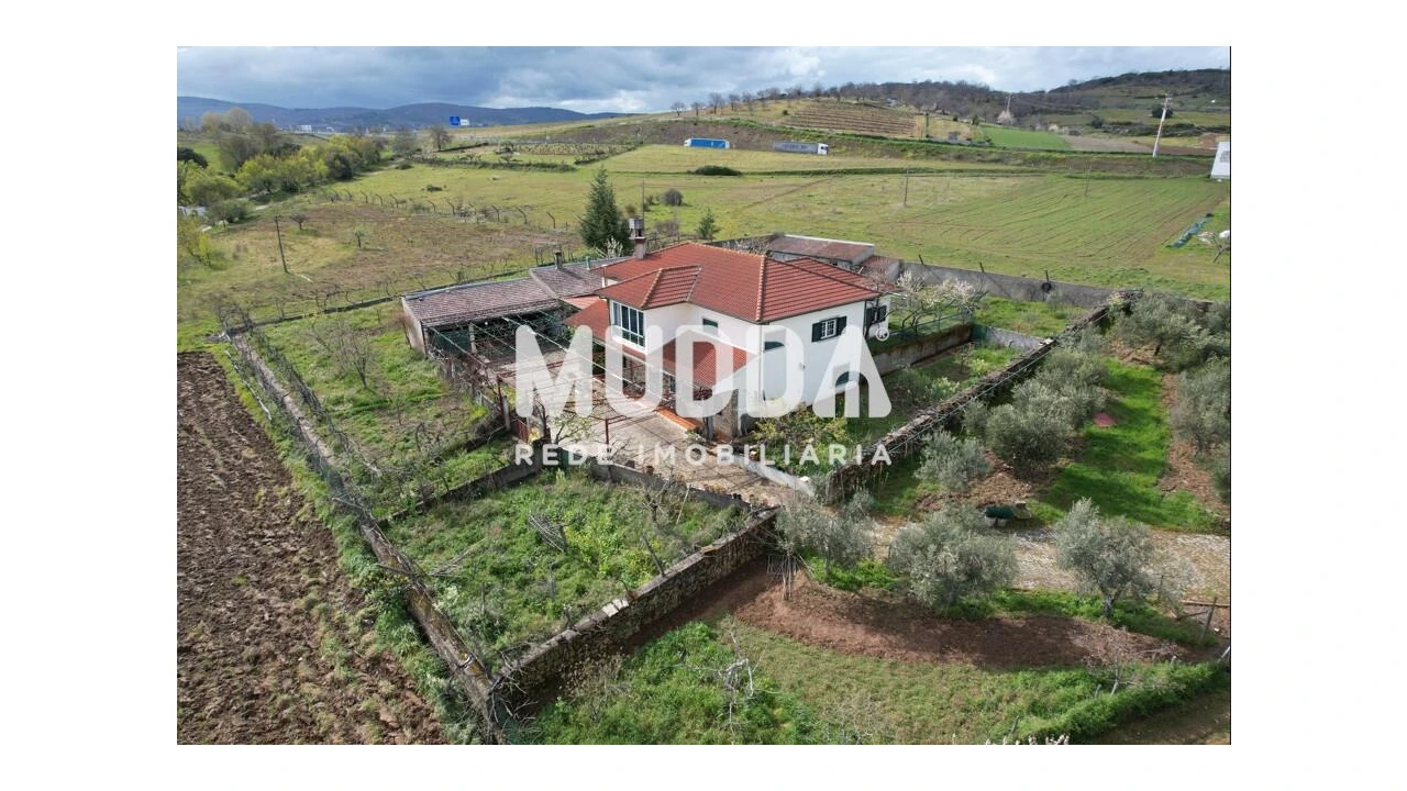 Moradia T4 para Venda em São Pedro de Serracenos Foto 13