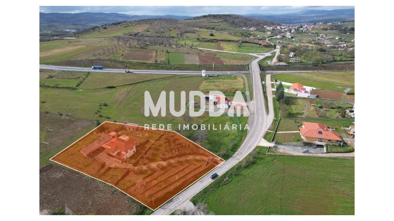 Moradia T4 para Venda em São Pedro de Serracenos Foto 1