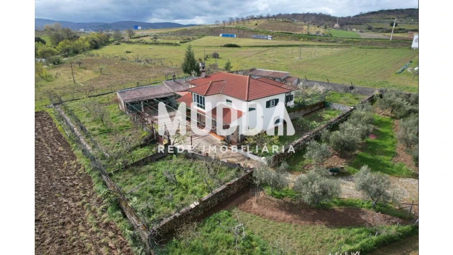 Moradia T4 para Venda em São Pedro de Serracenos Foto 13