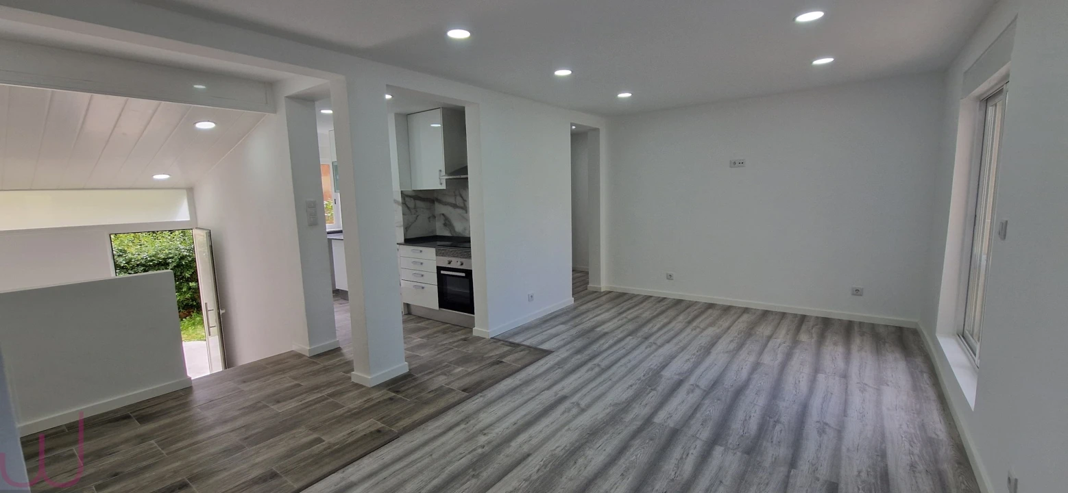 Apartamento T2 para Venda em Rio de Mouro Foto 6