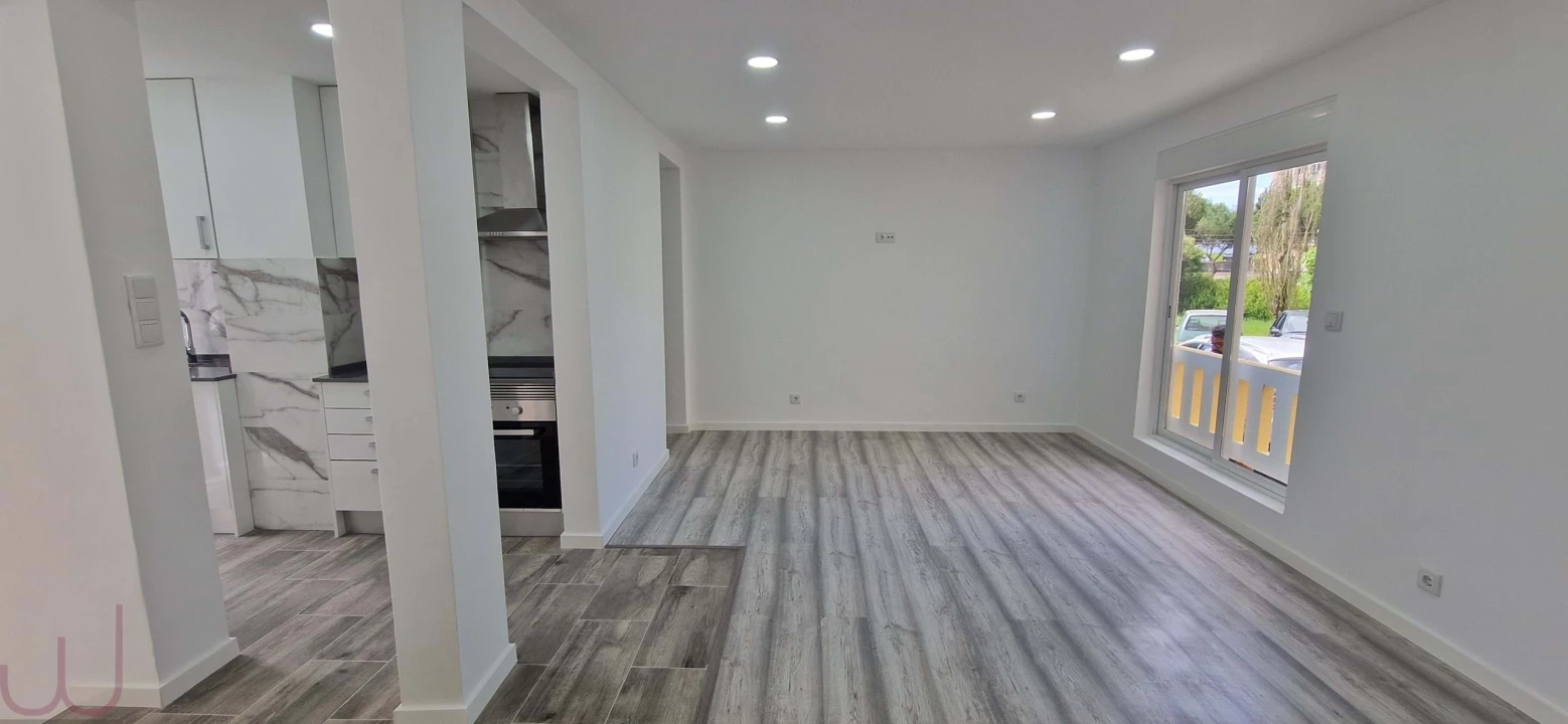 Apartamento T2 para Venda em Rio de Mouro Foto 5