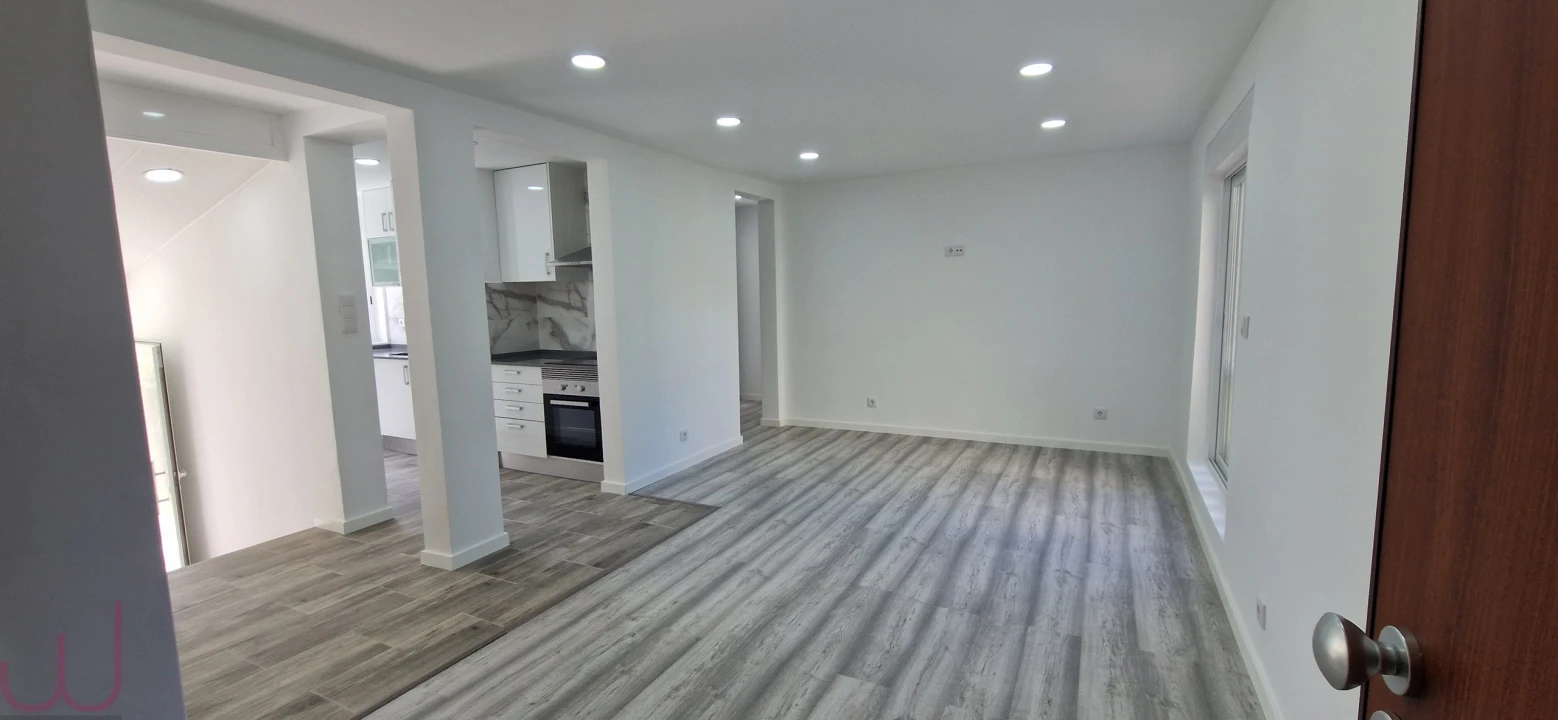 Apartamento T2 para Venda em Rio de Mouro Foto 4