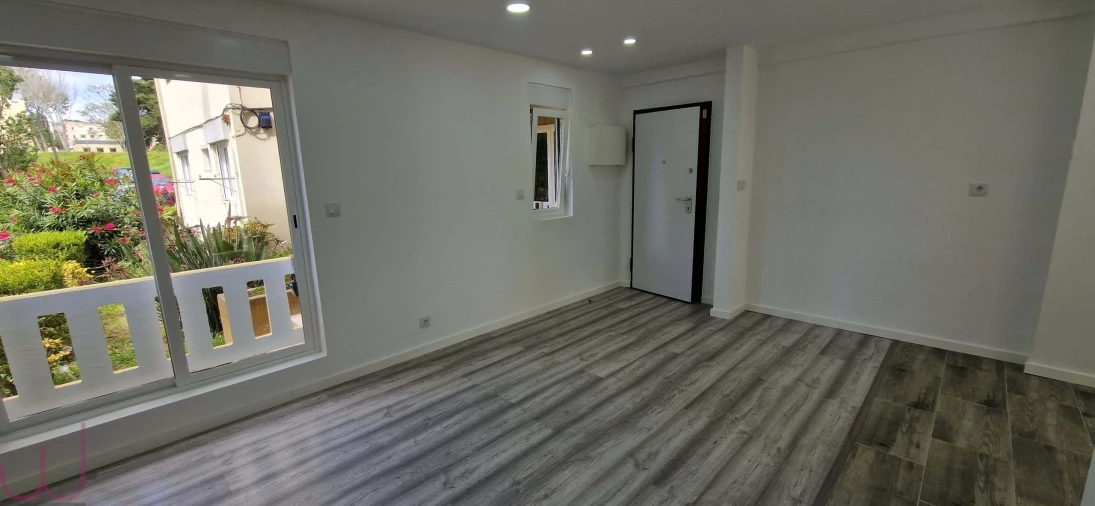Apartamento T2 para Venda em Rio de Mouro Foto 3