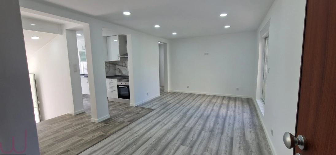 Apartamento T2 para Venda em Rio de Mouro Foto 4